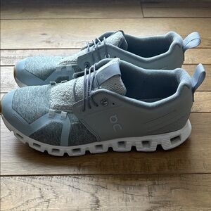 On Cloud Men's tri-colored gray size 9.5